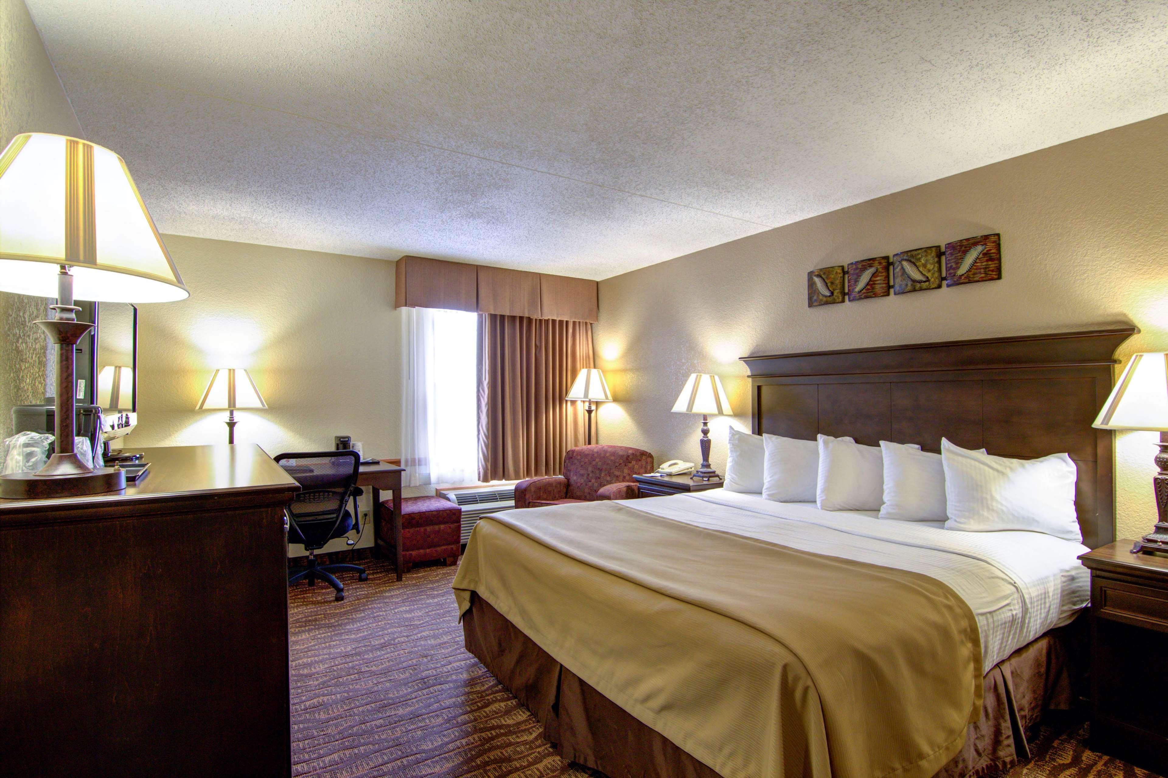 Best Western Center Pointe Inn Бренсън Екстериор снимка