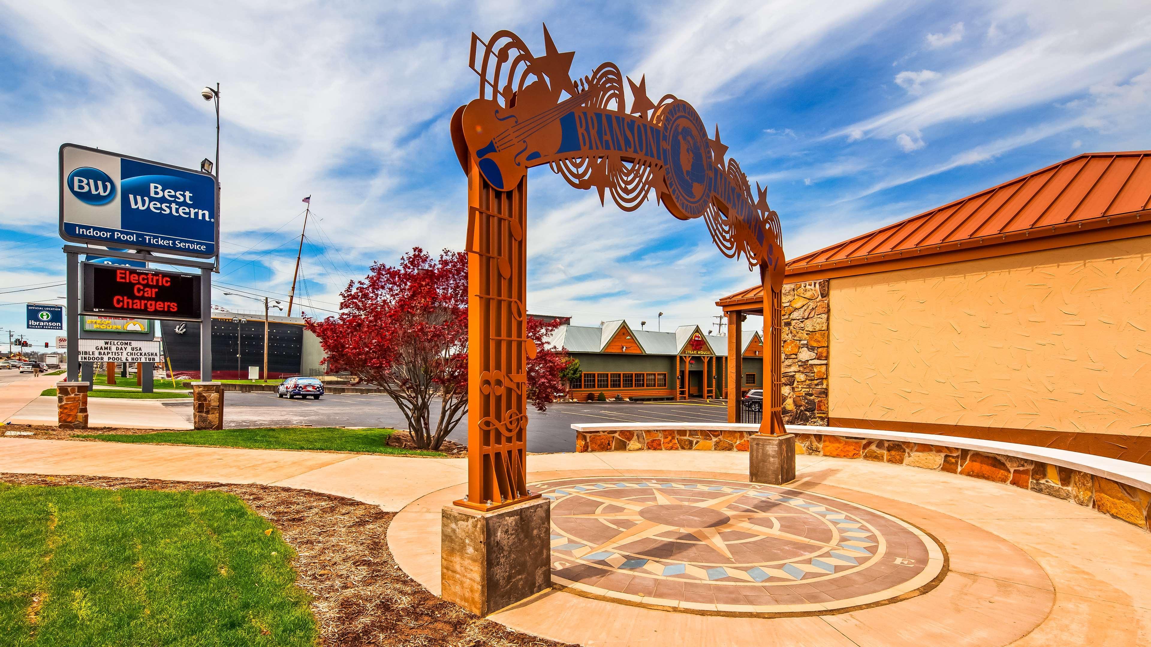 Best Western Center Pointe Inn Бренсън Екстериор снимка