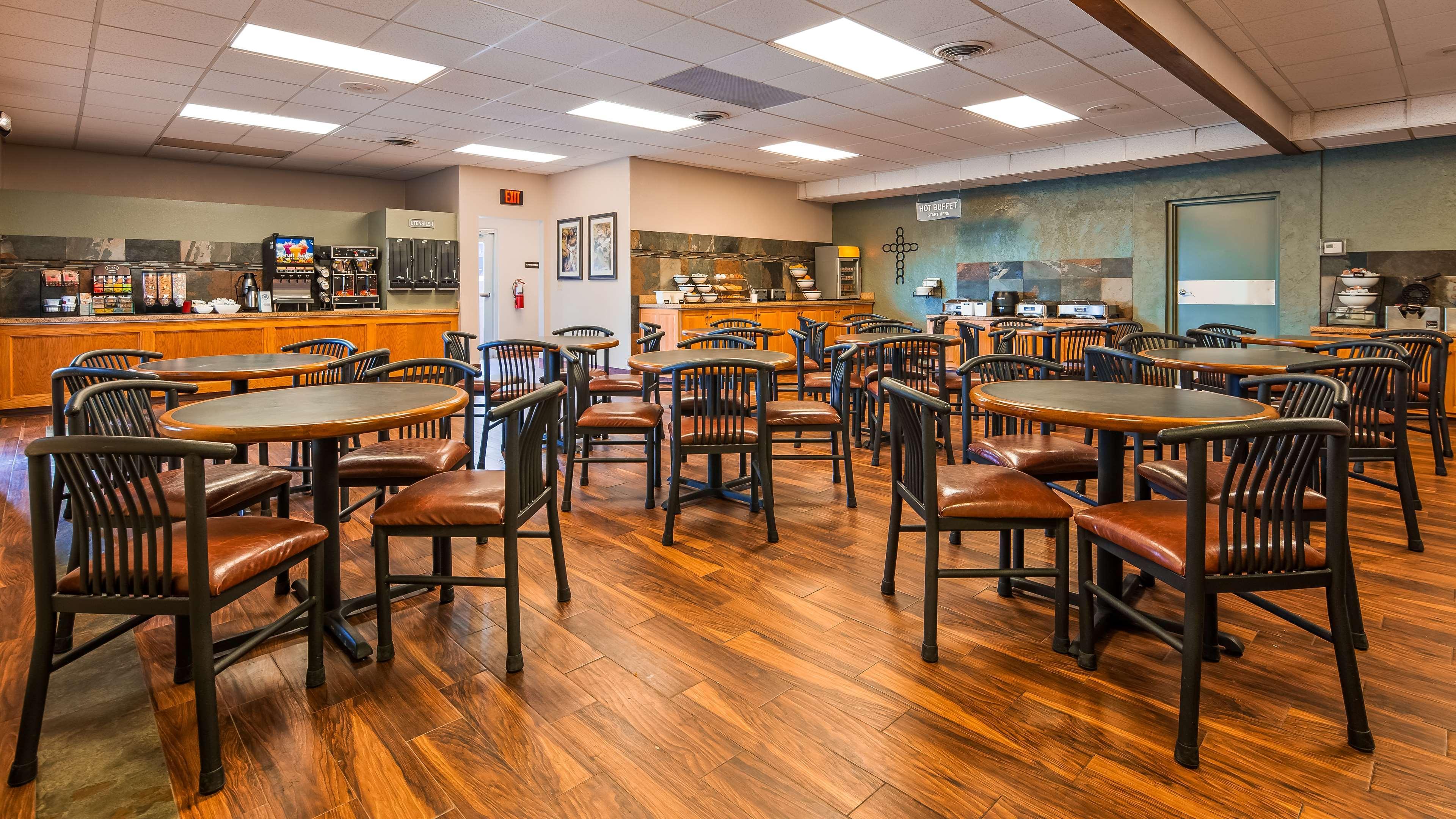 Best Western Center Pointe Inn Бренсън Екстериор снимка