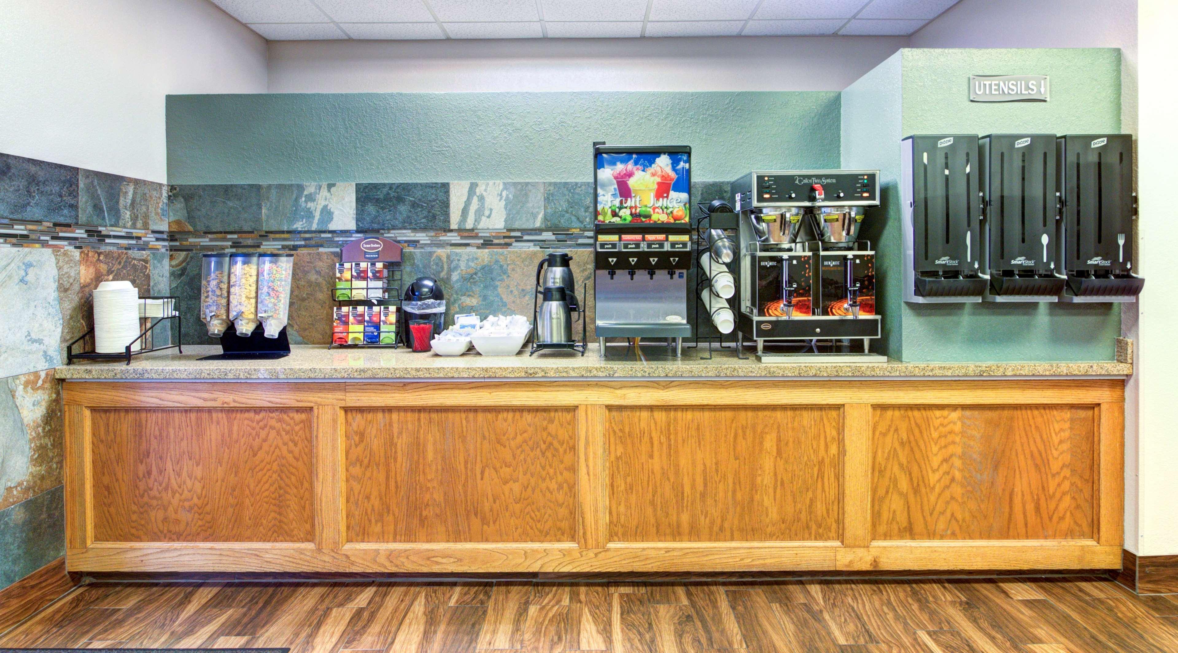 Best Western Center Pointe Inn Бренсън Екстериор снимка