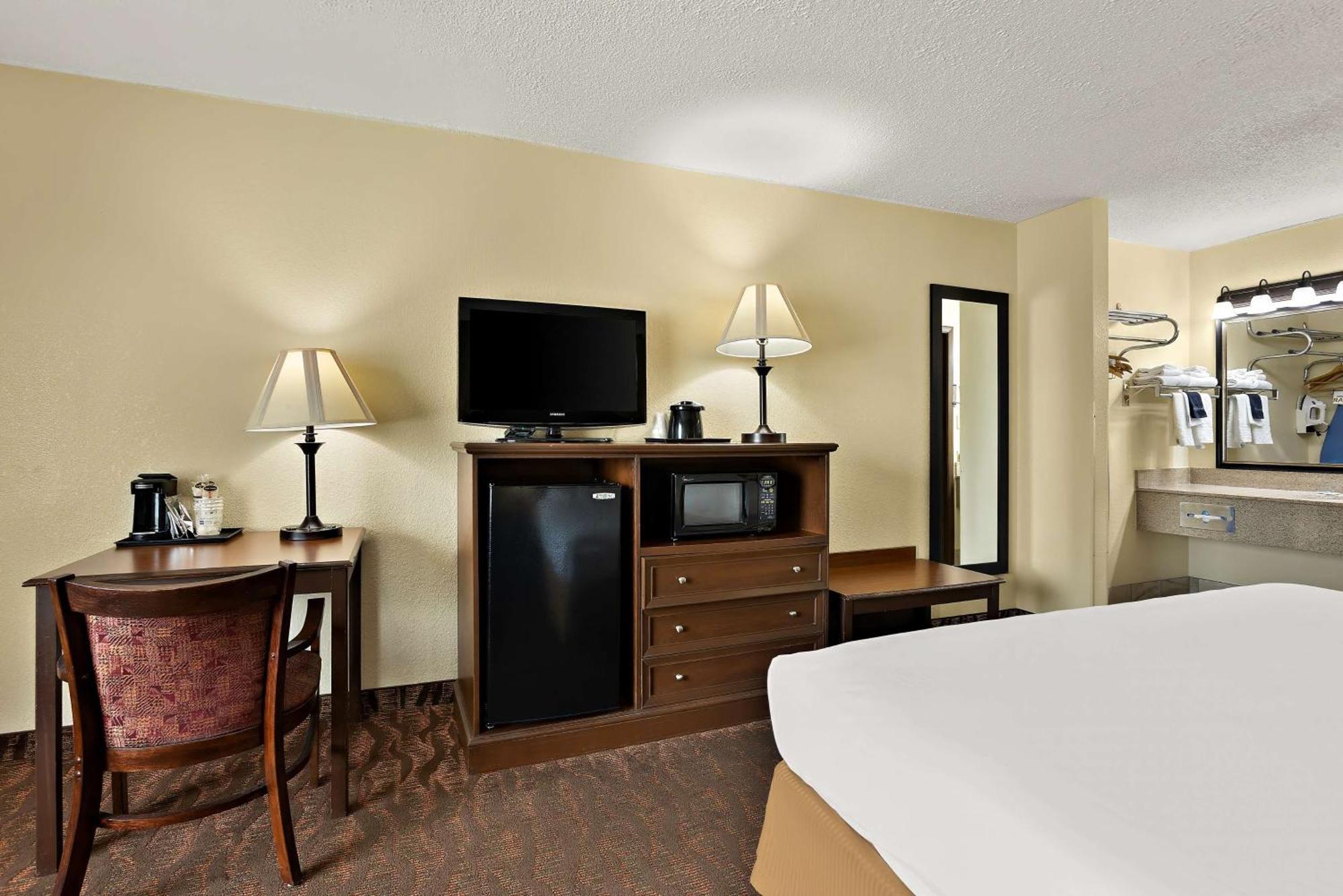Best Western Center Pointe Inn Бренсън Екстериор снимка