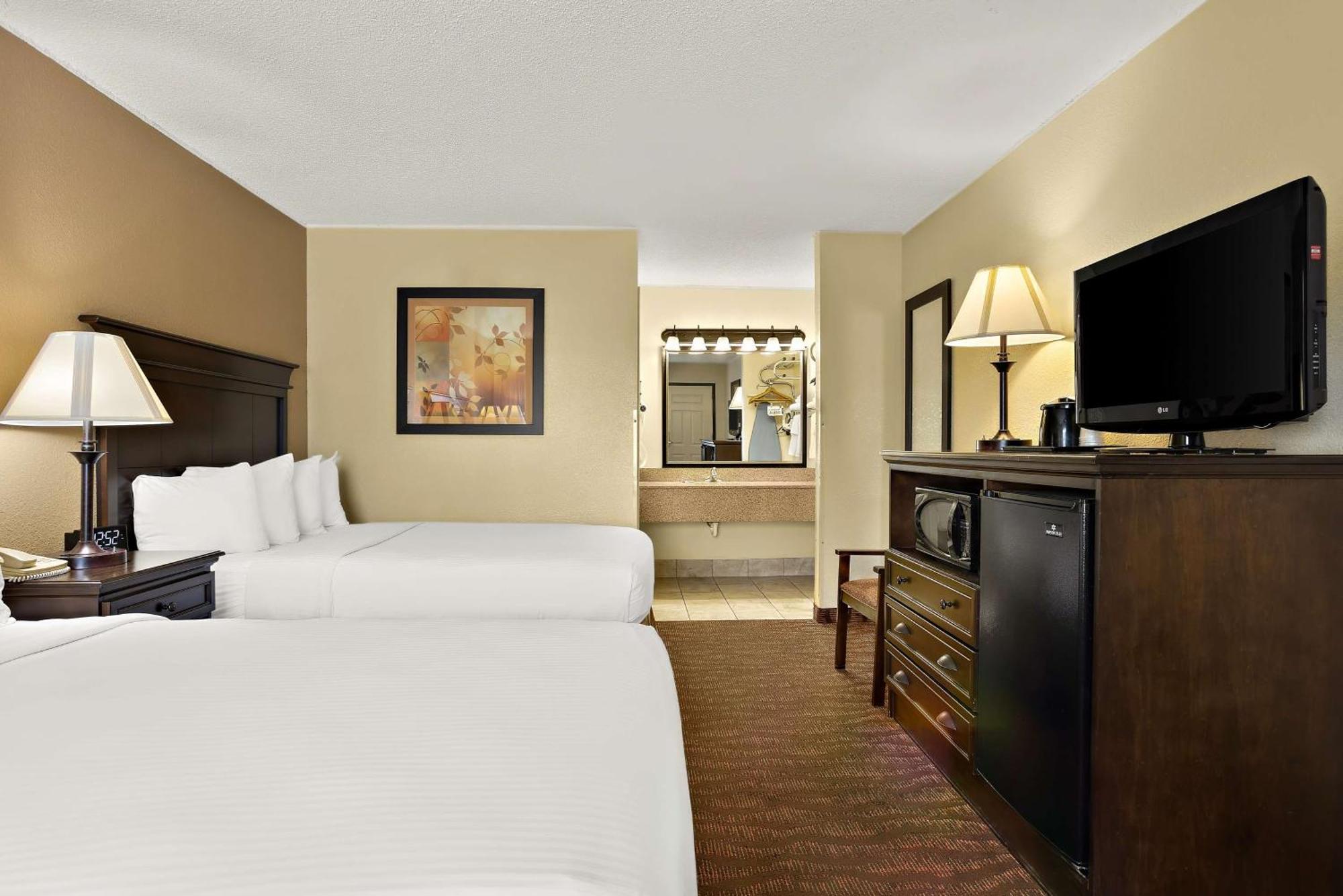 Best Western Center Pointe Inn Бренсън Екстериор снимка