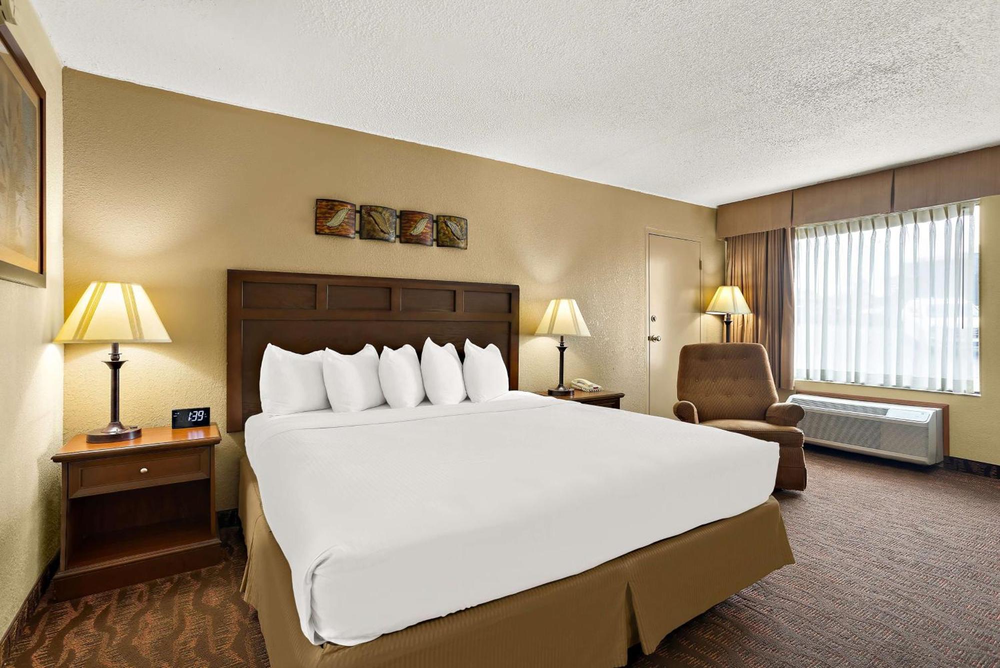 Best Western Center Pointe Inn Бренсън Екстериор снимка