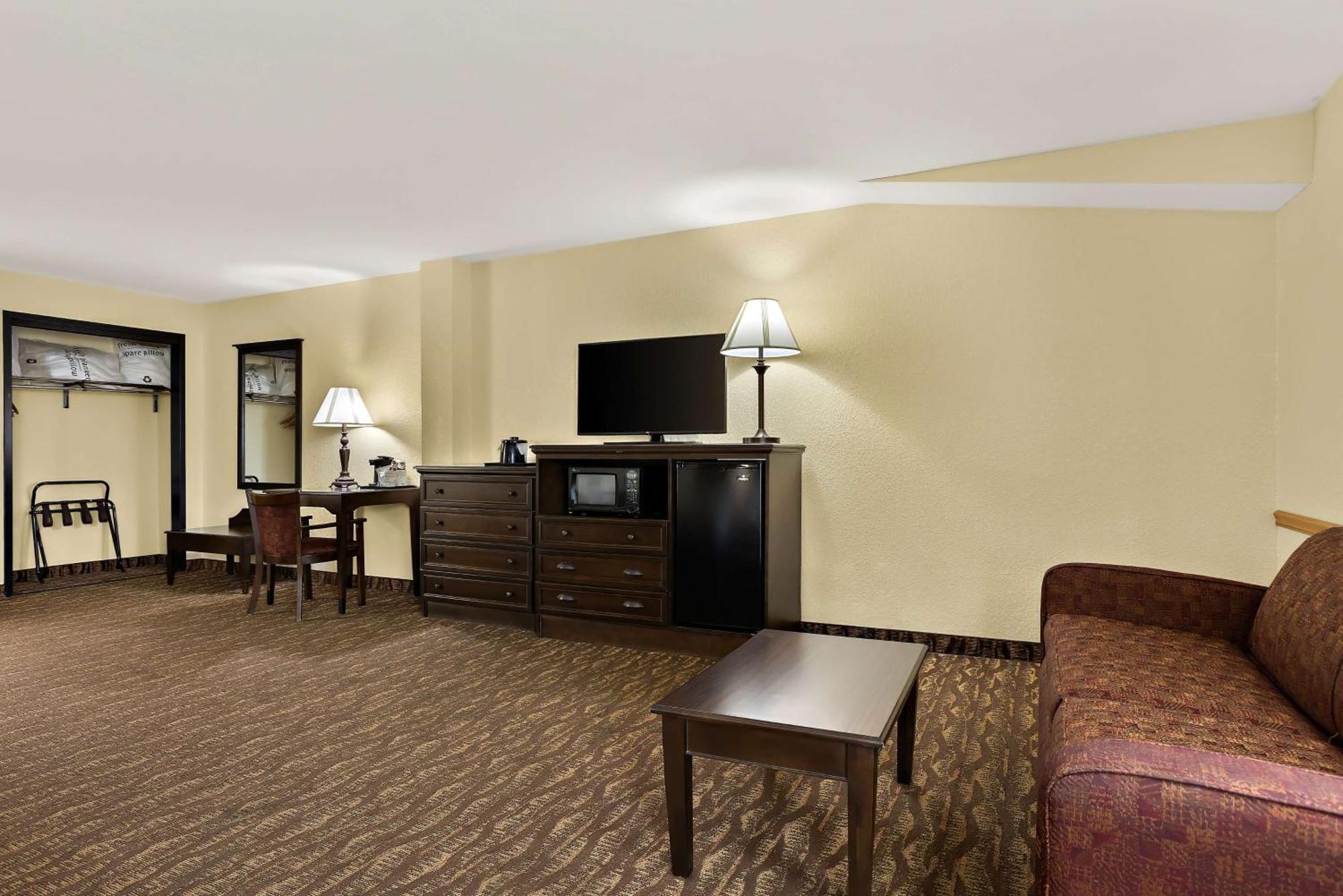Best Western Center Pointe Inn Бренсън Екстериор снимка