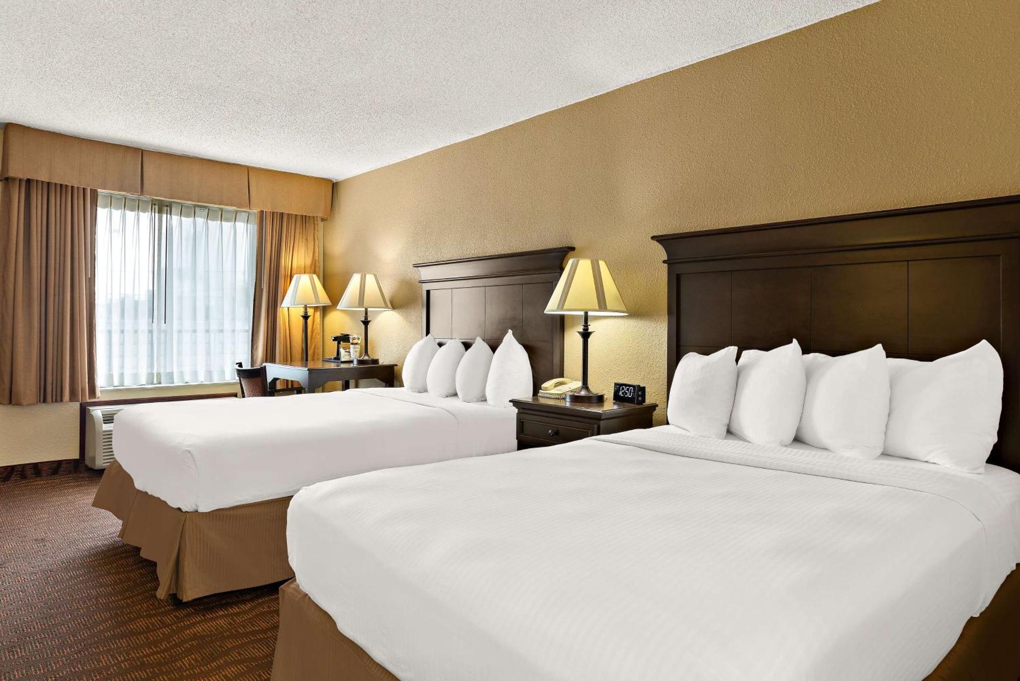Best Western Center Pointe Inn Бренсън Екстериор снимка