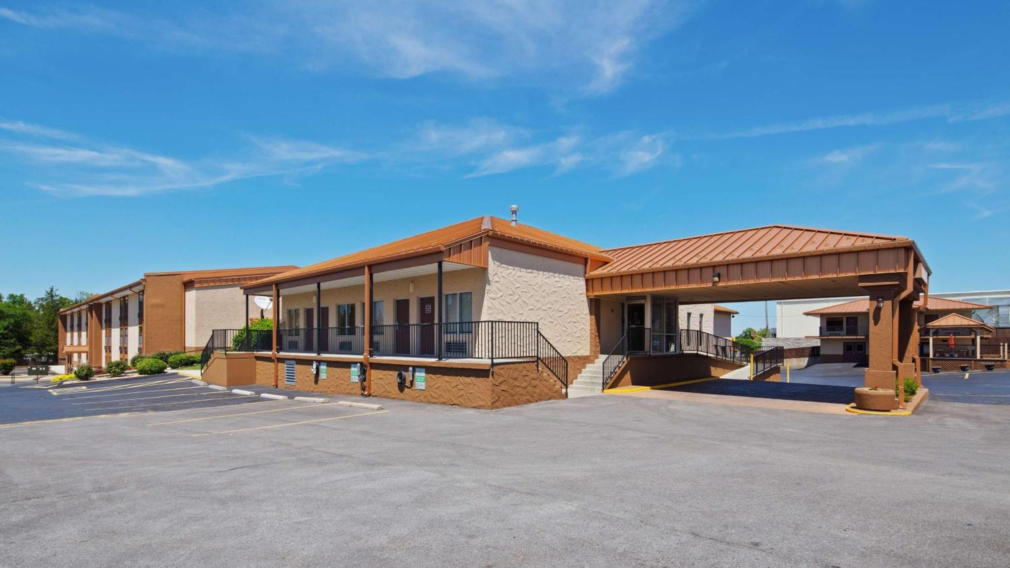 Best Western Center Pointe Inn Бренсън Екстериор снимка