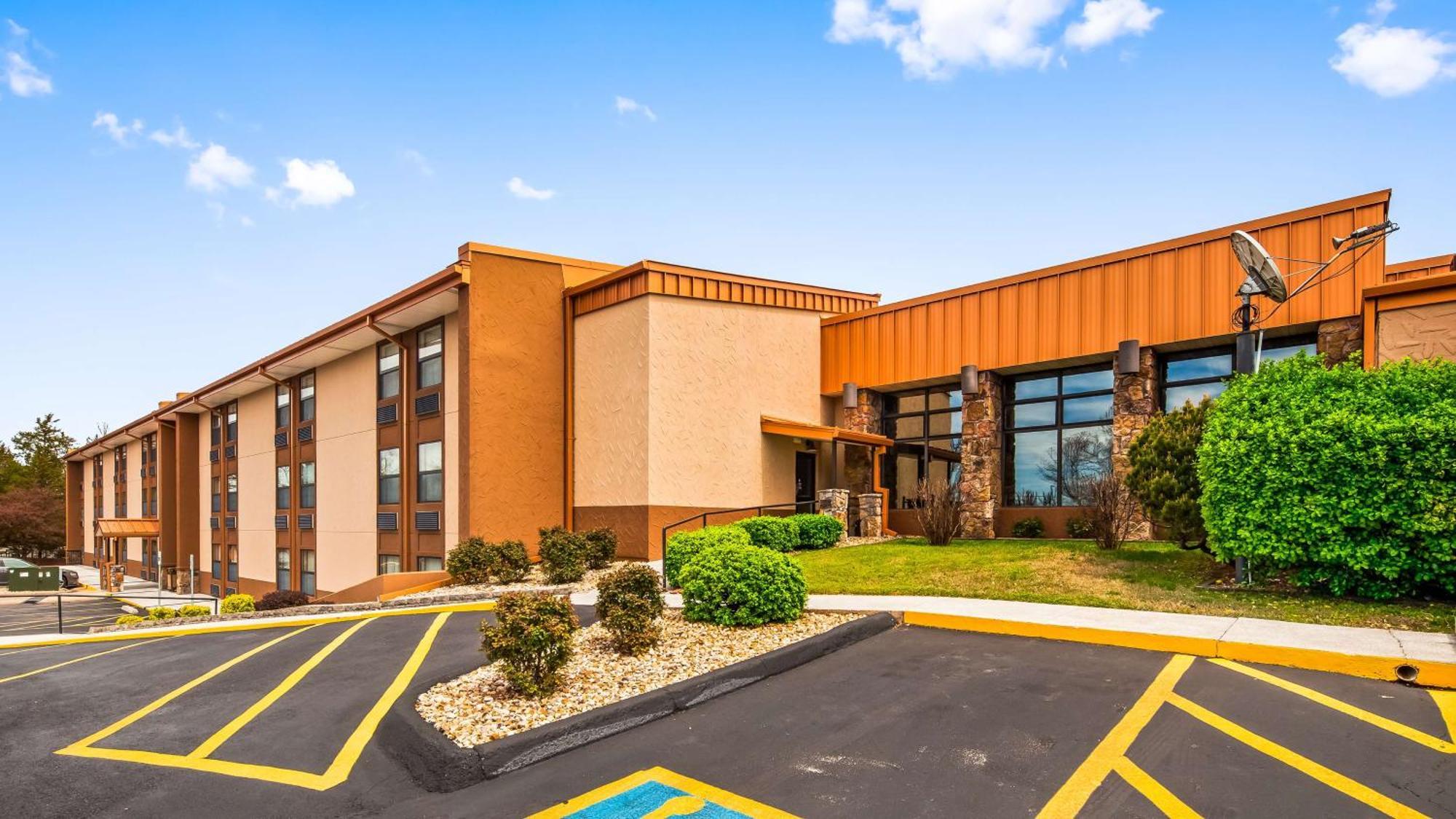 Best Western Center Pointe Inn Бренсън Екстериор снимка